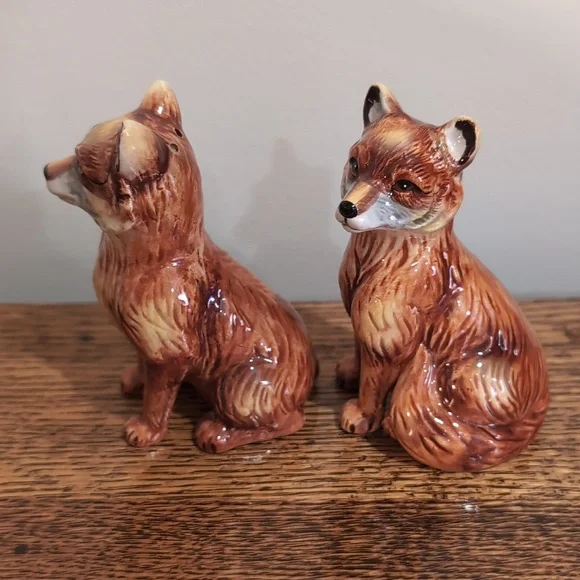 Charming Fox Salt and Pepper Shakers - Picture 5 of 7